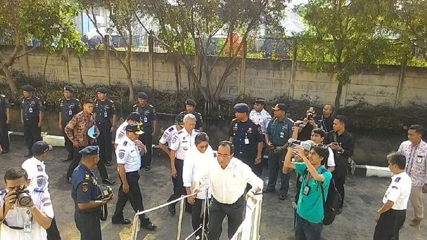 Menhub Naik Kapal Patroli, Cek <i>Waiting Time</i> Kapal Bersandar di Priok