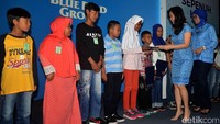 Program Blue Bird Peduli memberikan sekitar 4000 beasiswa kepada anak pengemudi dan karyawan Blue Bird Group di wilayah Jabodetabek. Dok, Blue Bird.