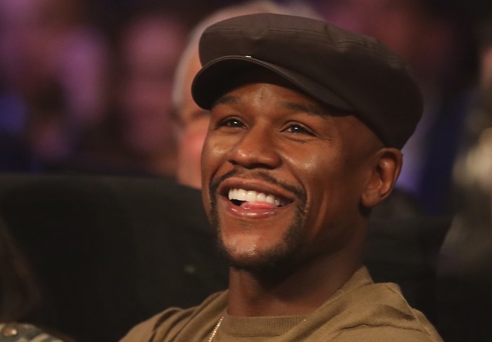 LAS VEGAS, NV - NOVEMBER 05: Floyd Mayweather Jr. watches ringside during the WBO featherweight championship fight between Oscar Valdez of Mexico and Osawa Hiroshige of Japan at the Thomas & Mack Center on November 5, 2016 in Las Vegas, Nevada. (Photo by Christian Petersen/Getty Images)