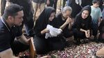 Derai Air Mata Lepas Kepergian Ibunda Ashanty