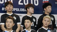 Mereka akan bertanding melawan Selebriti FC dengan pemain Darius Sinathrya, Ricky Harun, Iko Uwais, sampai Ben Kasyafani. Pool/Noel/detikFoto.