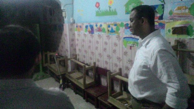 Anies Baswedan Geleng-geleng Lihat Kondisi PAUD di Kamal Jakbar