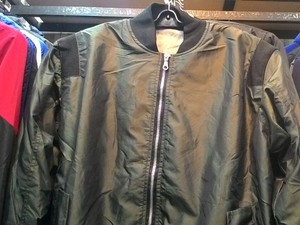 Toko di Tanah Abang Ini Jual Jaket Bomber Jokowi Rp 195.000