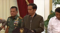 Saat aksi demo pada 4 November 2016 lalu, Jokowi mencuri perhatian dengan gaya jaket bomber warna hijau tua. Foto: Dok. Youtube/CNN Indonesia