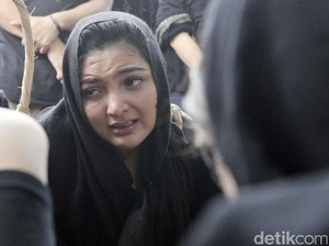 Ashanty Tak Sadari Firasat Jelang Sang Ibunda Meninggal