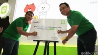 Rico Usthavia Frans dan Ongki Kurniawan saat menandatangani kerjasama.