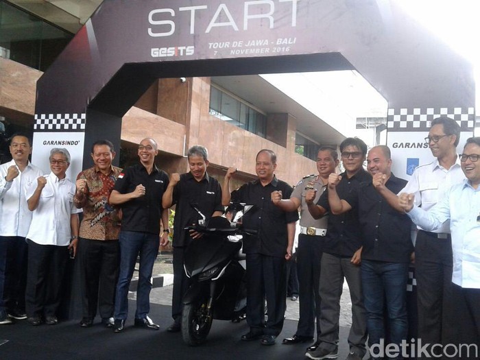 Jokowi Batal Lepas Touring Gesits, Diganti Menristekdikti