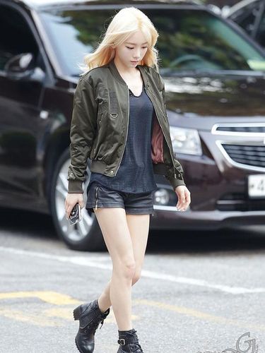 <i>Korean Style</i>: 7 Idola Kpop yang Tampil Stylish dengan Jaket 'Jokowi'