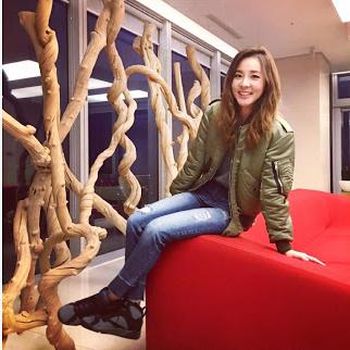 <i>Korean Style</i>: 7 Idola Kpop yang Tampil Stylish dengan Jaket 'Jokowi'