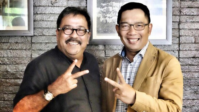 Gubernur Banten nonaktif Rano Karno belum lama ini terlihat berfoto bersama Walikota Bandung Ridwan Kamil.