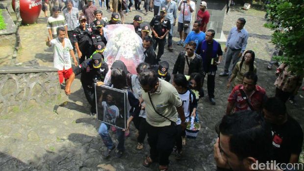 Hasmi Komikus 'Gundala Putra Petir' Dimakamkan di Makam Seniman Bantul