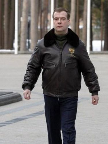 Sejarah Jaket Bomber 'Jokowi', Seragam Pilot Militer Hingga Dipakai Kanye West