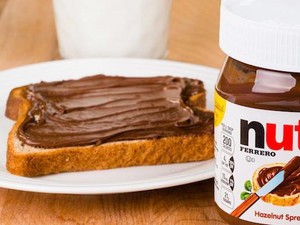 Jajak Pendapat Ini Dibuka untuk Mengetahui Apakah Nutella Tergolong Olesan atau Topping