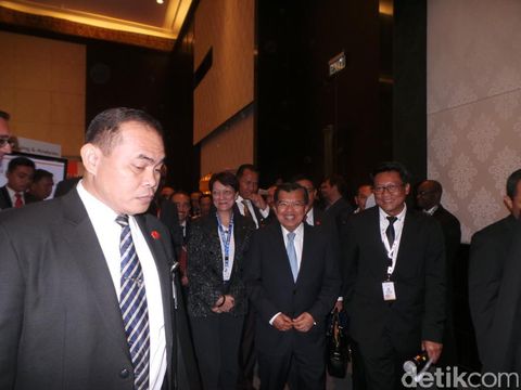 Kunjungi Stand Pameran Interpol, Wapres JK Dipandu Kombes Krishna