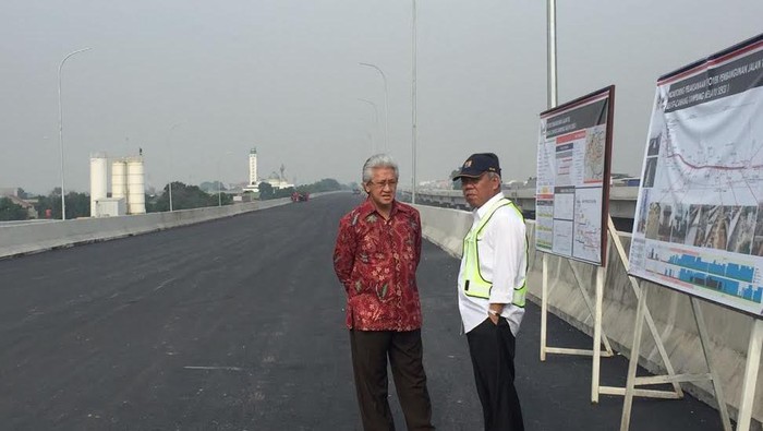 Jokowi Blusukan ke Proyek Tol Becakayu