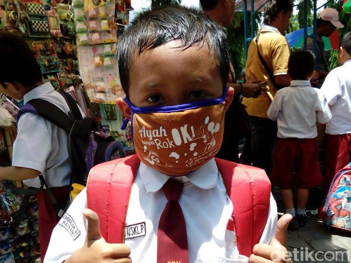 Mahasiswa Jember Kampanye Antirokok Melalui Masker Ken Arok