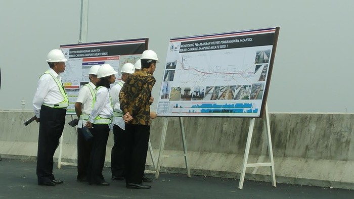 Presiden Jokowi Tinjau Proyek Jalan Tol Becakayu Seksi I