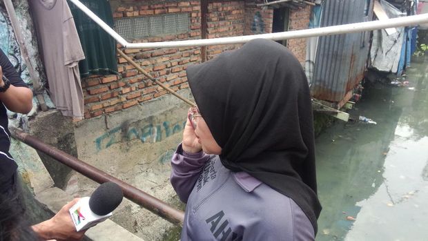 Sylviana Murni menelepon Kadis Tata Air di Pasar Poncol