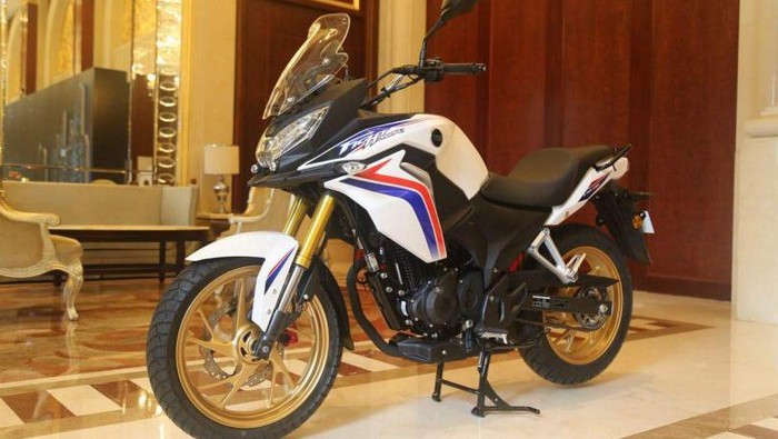 Motor Adventure Honda Bermesin 200 cc