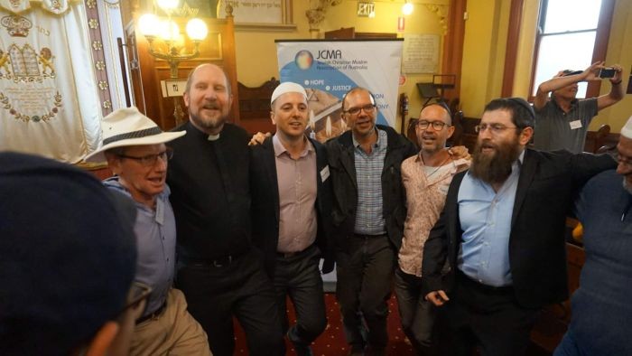 Islam, Kristen dan Yahudi Gelar Jalan Bersama di Melbourne