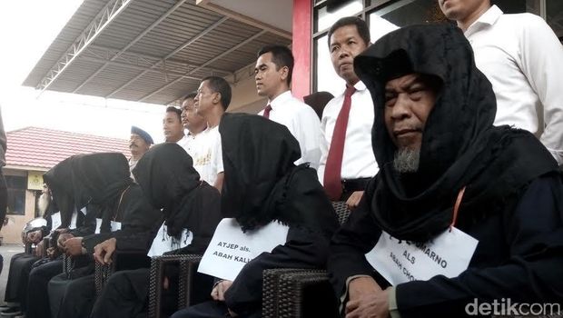 7 Maha guru palsu Dimas Kanjeng.