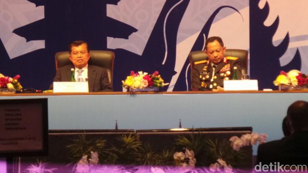 Wakil Presiden Jusuf Kalla membuka Sidang Umum Interpol ke-85 di Bali, Senin (7/11/2016)