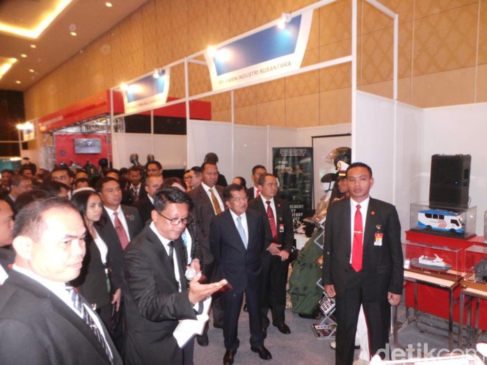 Kunjungi Stand Pameran Interpol, Wapres JK Dipandu Kombes Krishna