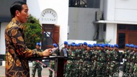Jokowi memberikan pengarahan kepada ribuan prajurit TNI di lapangan Markas Besar TNI AD, Jalan Veteran, Jakarta Pusat, Senin (7/11/2016).
