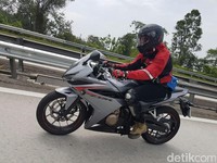 Melibas Jalan Tol Malaysia dengan Honda CBR500R