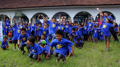 Trauma Healing untuk Anak-anak Korban Banjir di Garut
