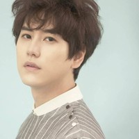 Kyuhyun mengaku kalau dia pernah jatuh cinta dengan seorang suster di rumah sakit yang pernah dia kunjungi untuk berobat setelah kecelakaan mobil. Personel Super Junior itu pun meminta nomor teleponnya. Sayang, si suster cantik bilang kalau dia sudah punya pacar. Foto: Dok. allkpop