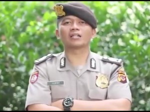 Polisi Nge-Rap Lagu Tahu Bulat Ini Bikin Heboh