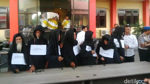 7 Maha Guru Padepokan Dimas Kanjeng Diperiksa Polisi