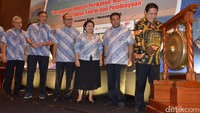 Menteri Perindustrian Airlangga Hartarto meresmikan rakernas Kadin Bidang Kelautan dan Perikanan di Hotel Aryaduta, Jakarta, Senin (7/11/2016).