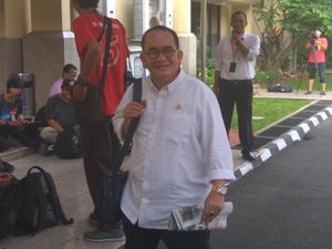 Dampingi Ahok, Ruhut: Ahok Patuh Hukum Datang Secara Sadar