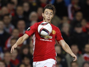 Darmian Tepis Rumor Akan Tinggalkan MU