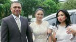 Aksi Feni Rose di Pernikahan Sandra Dewi