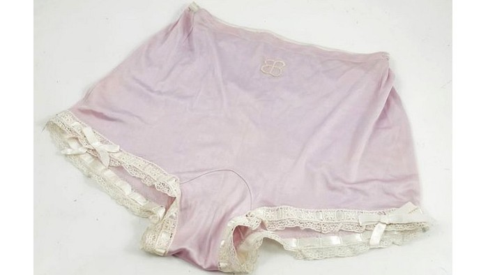 Celana Dalam Istri Hitler Laku Dilelang Rp 50 Juta