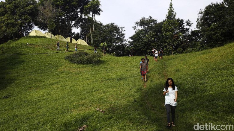 Kemping Mewah dan Murah di Tanakita Padatnya aktivitas di ibukota membuat diri kita butuh refreshing. Untuk mendapatkannya, traveler tak perlu pergi jauh-jauh. Coba saja glamour camping di Tanakita, Sukabumi.