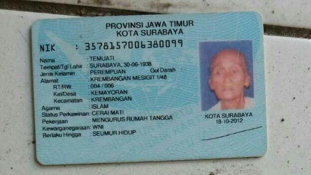  Ini Dia Nenek yang Viral Karena Jual Koran di Klampis Surabaya