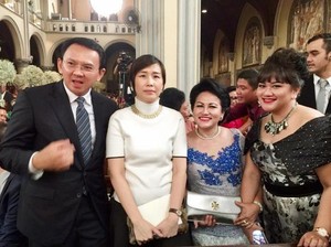 Di Sela Blusukan Kampanye, Ahok Hadiri Pernikahan Sandra Dewi