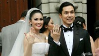 Wajah semringah Sandra Dewi dan Harvey Moeis kala berpose di depan awak media. Pool/Ismail/detikFoto.
