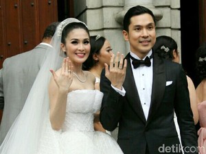 Sandra Dewi Resmi Menikah, Femmy Permatasari Bantah Operasi Implan Payudara