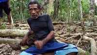 Nikanor Sawiay, Sekretaris Desa Sawinggrai menjelaskan sebenarnya Burung Cenderawash tidak takut pada manusia. Namun tetap saja, suara yang berisik akan membuat mereka kaget dan pergi (Sukma/detikTravel)