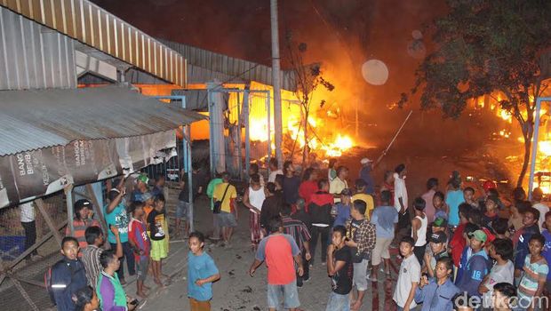 Lebih 5 Jam Api Berkobar, 600 Lapak di Pasar Baru Porong Hangus 