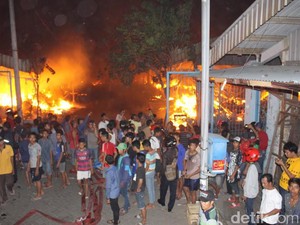 Pasar Baru Porong Terbakar, Pedagang Histeris Melihat Lapaknya Dilumat Api