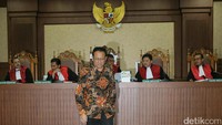 KPK mengamankan Rp 100 juta dari rumah Irman dalam sebuah operasi tangkap tangan pada September 2016 lalu. Diduga uang tersebut diberikan pihak swasta bernama Xaveriandy Sutanto dan Memi terkait pengurusan kuota impor gula yang diberikan Bulog kepada Provinsi Sumatera Barat, daerah asal Irman.