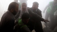 Seorang gadis nampak histeris. REUTERS/Bassam Khabieh.