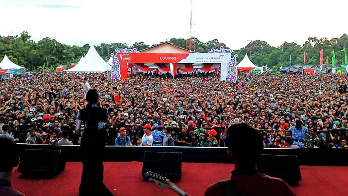 6137 Wisman Malaysia Memadati Festival di Perbatasan Kalbar