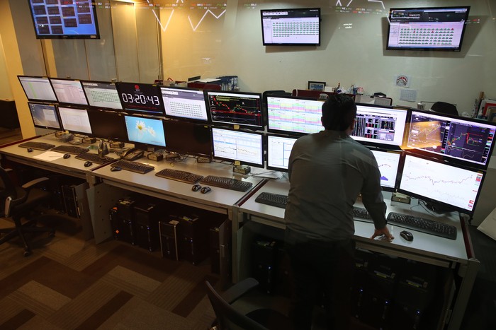 Perdagangan Indeks Harga Saham Gabungan (IHSG) ditutup di zona hijau di Bursa Efek Indonesia (BEI), Selasa (8/11/2016). IHSG ditutup meroket hingga 1,57%.